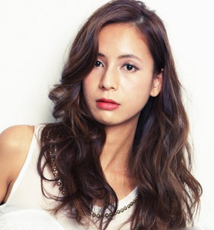 好看的長卷發(fā)發(fā)型圖片 蛋糕卷發(fā)型 好看的長卷發(fā)發(fā)型圖片 蛋糕卷發(fā)型