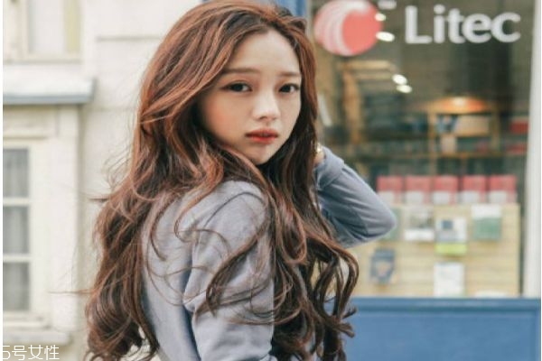 2019長(zhǎng)卷發(fā)發(fā)色 女神必備長(zhǎng)卷發(fā)發(fā)型 2019長(zhǎng)卷發(fā)發(fā)色 女神必備長(zhǎng)卷發(fā)發(fā)型