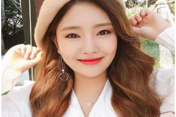 好看的長卷發(fā)發(fā)型圖片 蛋糕卷發(fā)型 好看的長卷發(fā)發(fā)型圖片 蛋糕卷發(fā)型