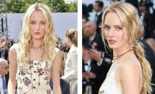 長(zhǎng)卷發(fā)怎么扎好看圖解 長(zhǎng)卷發(fā)扎法步驟 長(zhǎng)卷發(fā)怎么扎好看圖解 長(zhǎng)卷發(fā)扎法步驟