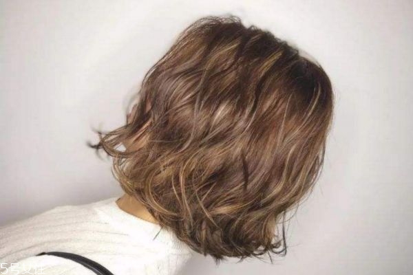 2019年流行什么卷發(fā) 2019年流行的長(zhǎng)發(fā)波浪卷 2019年流行什么卷發(fā) 2019年流行的長(zhǎng)發(fā)波浪卷