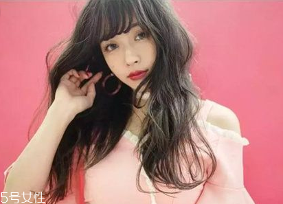 2019年流行什么卷發(fā) 2019年流行的長(zhǎng)發(fā)波浪卷 2019年流行什么卷發(fā) 2019年流行的長(zhǎng)發(fā)波浪卷