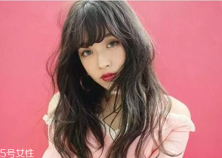 2019年流行什么卷發(fā) 2019年流行的長(zhǎng)發(fā)波浪卷 2019年流行什么卷發(fā) 2019年流行的長(zhǎng)發(fā)波浪卷