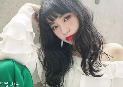 2019年流行什么卷發(fā) 2019年流行的長(zhǎng)發(fā)波浪卷 2019年流行什么卷發(fā) 2019年流行的長(zhǎng)發(fā)波浪卷