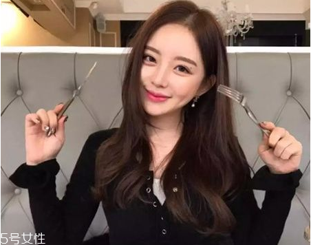 2019年流行什么卷發(fā) 2019年流行的長(zhǎng)發(fā)波浪卷 2019年流行什么卷發(fā) 2019年流行的長(zhǎng)發(fā)波浪卷