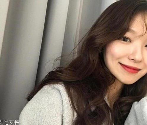 2019年流行什么卷發(fā) 2019年流行的長(zhǎng)發(fā)波浪卷 2019年流行什么卷發(fā) 2019年流行的長(zhǎng)發(fā)波浪卷