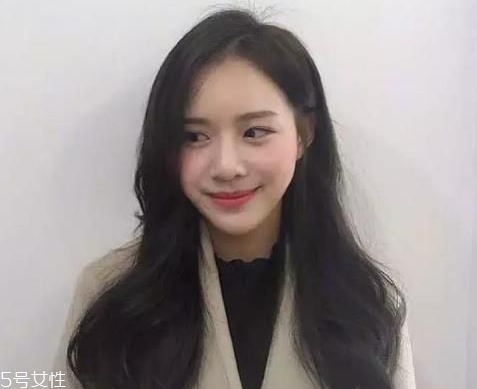 2019年流行什么卷發(fā) 2019年流行的長(zhǎng)發(fā)波浪卷 2019年流行什么卷發(fā) 2019年流行的長(zhǎng)發(fā)波浪卷