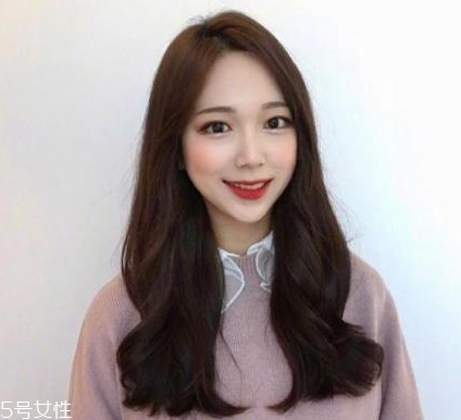 2019年流行什么卷發(fā) 2019年流行的長(zhǎng)發(fā)波浪卷 2019年流行什么卷發(fā) 2019年流行的長(zhǎng)發(fā)波浪卷