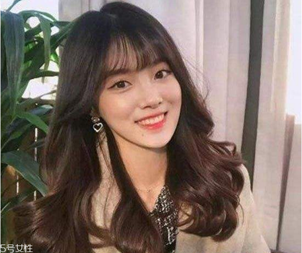 2019年流行什么卷發(fā) 2019年流行的長(zhǎng)發(fā)波浪卷 2019年流行什么卷發(fā) 2019年流行的長(zhǎng)發(fā)波浪卷