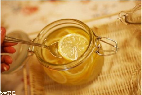 蜂蜜檸檬水有什么作用 蜂蜜檸檬水的飲用注意事項 蜂蜜檸檬水有什么作用 蜂蜜檸檬水的飲用注意事項