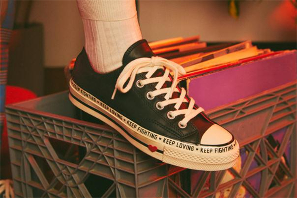 2019匡威情人節(jié)限定多少錢(qián) 炒賣價(jià)遠(yuǎn)高于原價(jià)