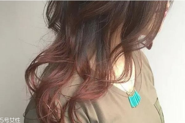 小豆棕頭發(fā)顯白嗎 小豆棕相似色 小豆棕頭發(fā)顯白嗎 小豆棕相似色