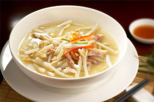 花生芽發(fā)黃是怎么回事 這些原因?qū)е? alt=