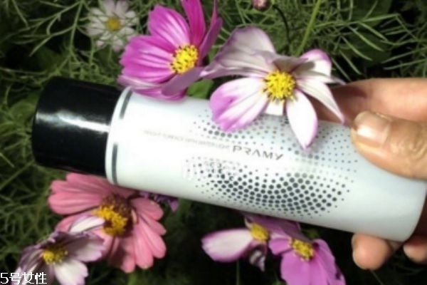 pramy定妝噴霧含酒精嗎 含有少量酒精 pramy定妝噴霧含酒精嗎 含有少量酒精