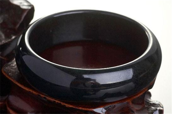 墨玉手鐲真假鑒別 認(rèn)清這幾點