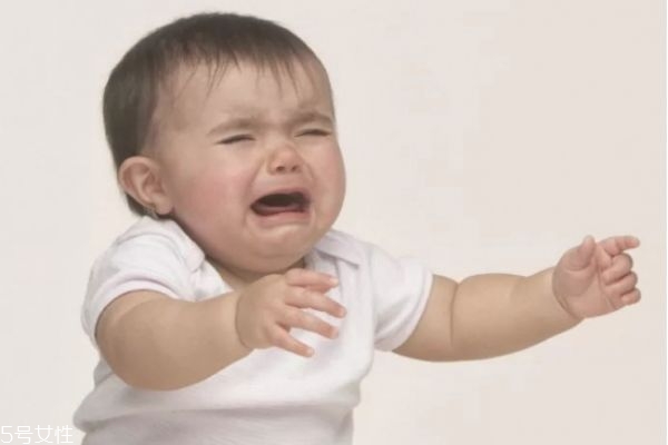 寶寶小肚子鼓鼓的是怎么回事 寶寶肚子總是鼓鼓的 寶寶小肚子鼓鼓的是怎么回事 寶寶肚子總是鼓鼓的