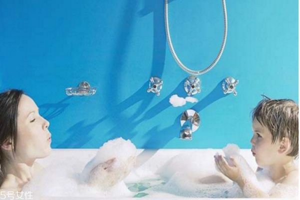 冬天不洗澡好嗎 冬天洗澡的禁忌 冬天不洗澡好嗎 冬天洗澡的禁忌