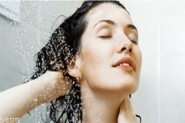 冬天不洗澡好嗎 冬天洗澡的禁忌 冬天不洗澡好嗎 冬天洗澡的禁忌