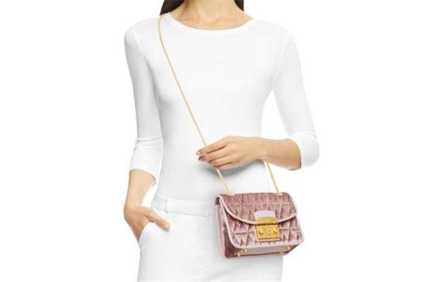 2019furla情人節(jié)限定包包價格 質(zhì)感一級棒 2019furla情人節(jié)限定包包價格 質(zhì)感一級棒