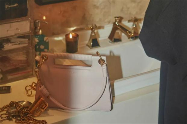 2019紀梵希情人節(jié)限定包包價格 粉嫩少女心 2019紀梵希情人節(jié)限定包包價格 粉嫩少女心