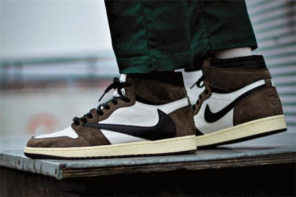 travis scott聯(lián)名aj1反鉤多少錢 市場價炒至上萬 travis scott聯(lián)名aj1反鉤多少錢 市場價炒至上萬