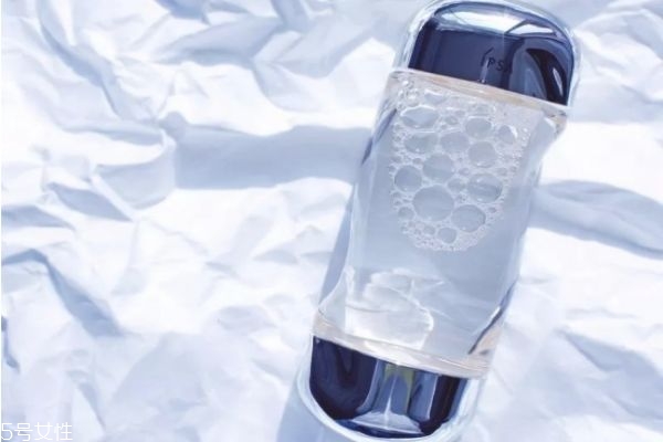 修復型化妝水有哪些 化妝水精華水修復水有什么區(qū)別 修復型化妝水有哪些 化妝水精華水修復水有什么區(qū)別