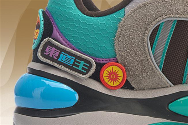 李寧2019紐約時裝周走秀款V8跑鞋價格 濃濃復古風