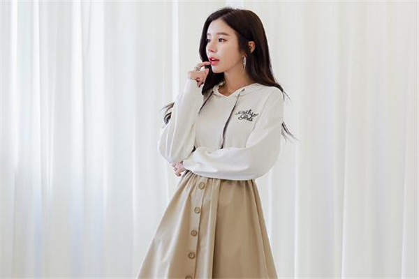 2019年春天流行什么裙子 初春標(biāo)配連衣裙 2019年春天流行什么裙子 初春標(biāo)配連衣裙