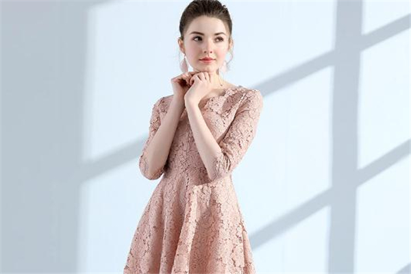 2019年春天流行什么裙子 初春標(biāo)配連衣裙 2019年春天流行什么裙子 初春標(biāo)配連衣裙