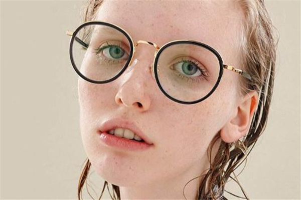 威古氏眼鏡怎么查真?zhèn)?認準防偽碼