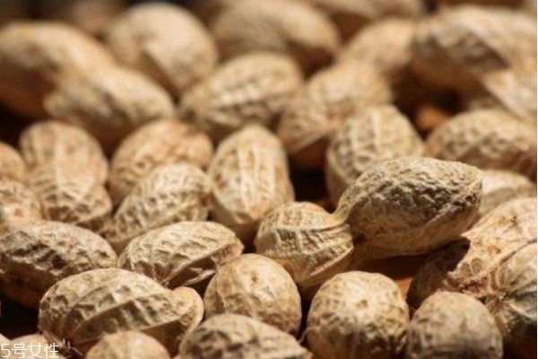 經(jīng)常吃花生會(huì)給人體帶來五大好處