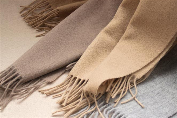 澳毛圍巾掉毛怎么辦 掉毛解決辦法 澳毛圍巾掉毛怎么辦 掉毛解決辦法