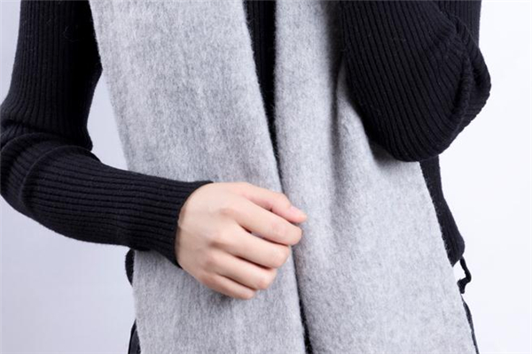 澳毛圍巾掉毛怎么辦 掉毛解決辦法 澳毛圍巾掉毛怎么辦 掉毛解決辦法