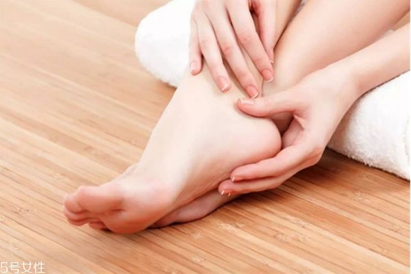足膜去死皮的危害 脫皮足膜的危害 足膜去死皮的危害 脫皮足膜的危害