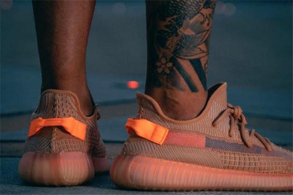 yeezy 350 clay上腳效果 椰子350臟粉配色實物曝光 yeezy 350 clay上腳效果 椰子350臟粉配色實物曝光