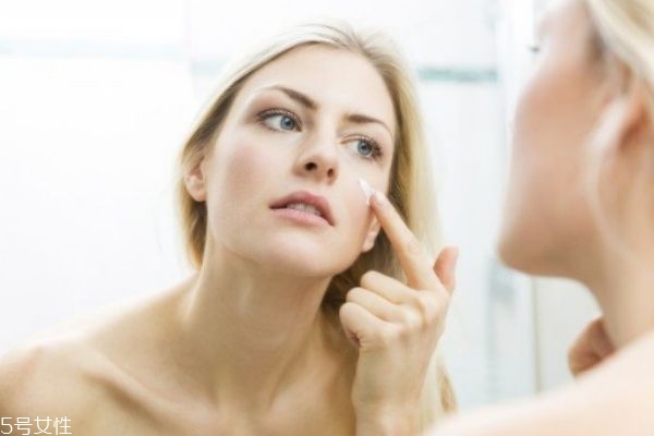 原液精華和安瓶精華的區(qū)別 你真的了解原液護(hù)膚品嗎 原液精華和安瓶精華的區(qū)別 你真的了解原液護(hù)膚品嗎