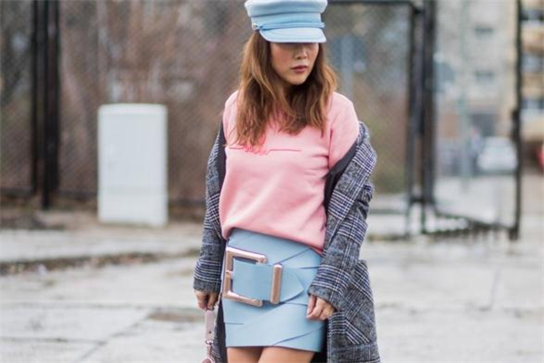 粉色衣服配灰色好看嗎 高級(jí)灰和少女粉的碰撞 粉色衣服配灰色好看嗎 高級(jí)灰和少女粉的碰撞