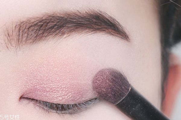 雙色眼影棒要怎么用 雙色眼影棒畫法步驟 雙色眼影棒要怎么用 雙色眼影棒畫法步驟