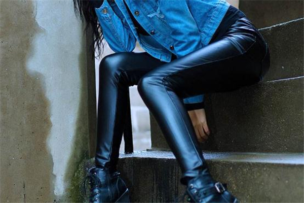 皮褲上有油漆怎么清除 巧妙使用清涼油 皮褲上有油漆怎么清除 巧妙使用清涼油