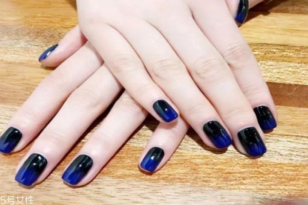 雙色漸變美甲的做法 雙色漸變美甲圖片大全 雙色漸變美甲的做法 雙色漸變美甲圖片大全