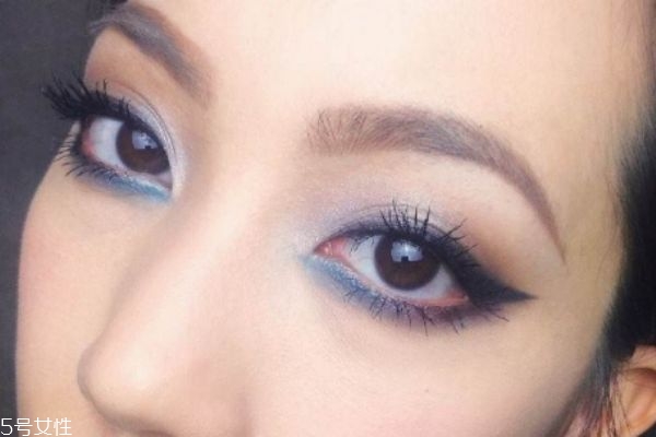 藍(lán)紫色眼影畫法 藍(lán)紫色日常眼影畫法