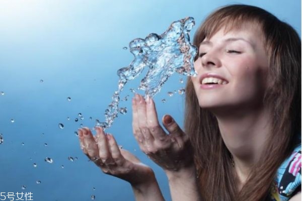 春季護(hù)膚重點(diǎn) 春季護(hù)膚小知識(shí)