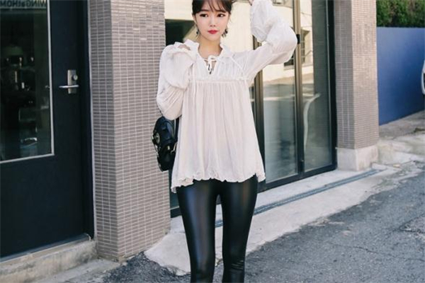 皮褲粘上502膠怎么辦 用熱水浸泡 皮褲粘上502膠怎么辦 用熱水浸泡