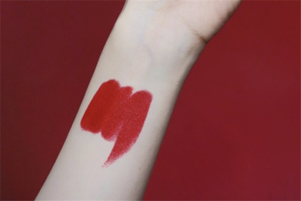 雅詩(shī)蘭黛305是什么顏色 全新金管系列試色 雅詩(shī)蘭黛305是什么顏色 全新金管系列試色