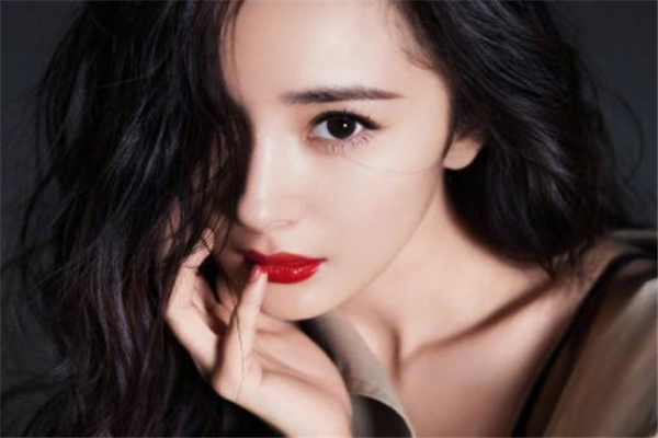 雅詩(shī)蘭黛305是什么顏色 全新金管系列試色 雅詩(shī)蘭黛305是什么顏色 全新金管系列試色