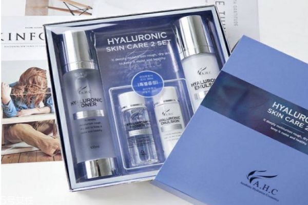 春季補(bǔ)水用什么 春季必備的補(bǔ)水套裝 春季補(bǔ)水用什么 春季必備的補(bǔ)水套裝