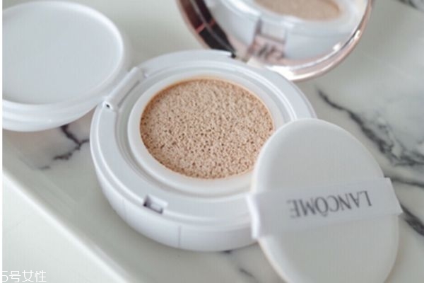 氣墊cc霜和bb霜有什么區(qū)別 氣墊bb霜和bb霜的區(qū)別 氣墊cc霜和bb霜有什么區(qū)別 氣墊bb霜和bb霜的區(qū)別