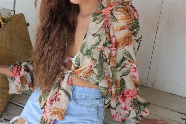 雪紡衫為什么會(huì)吸在身上 是靜電的原因 雪紡衫為什么會(huì)吸在身上 是靜電的原因