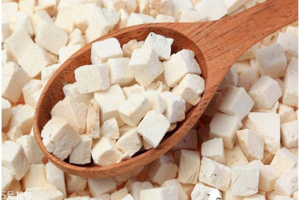 七子白面膜怎么樣 敷七子白面膜要關(guān)燈嗎 七子白面膜怎么樣 敷七子白面膜要關(guān)燈嗎