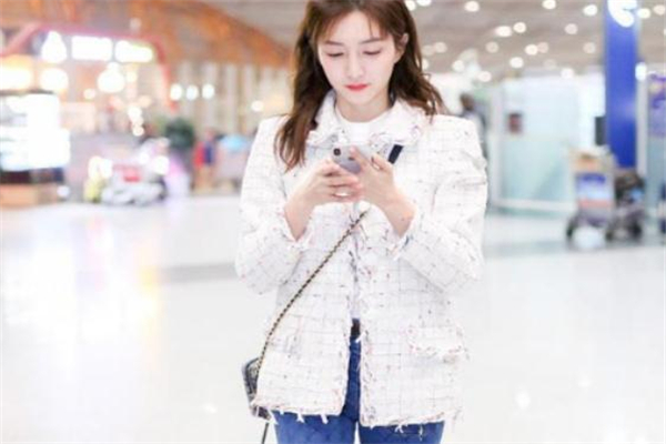 小香風外套適合多大年齡 優(yōu)雅美麗的象征 小香風外套適合多大年齡 優(yōu)雅美麗的象征